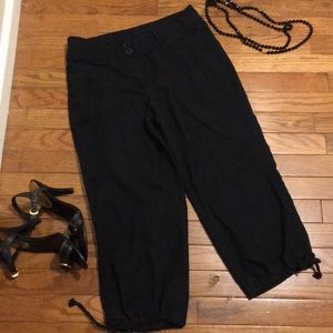 H&M’s black capris